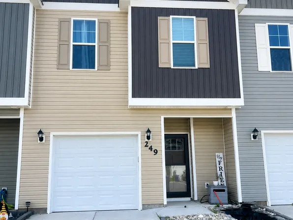 249 Crab Claw Spit Ln, Jacksonville, NC