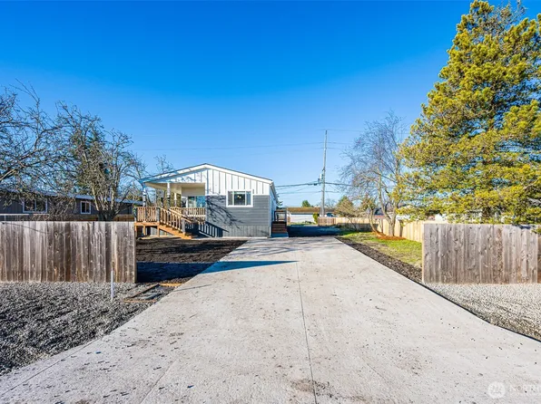 225 N Matriotti Avenue, Sequim, WA 98382