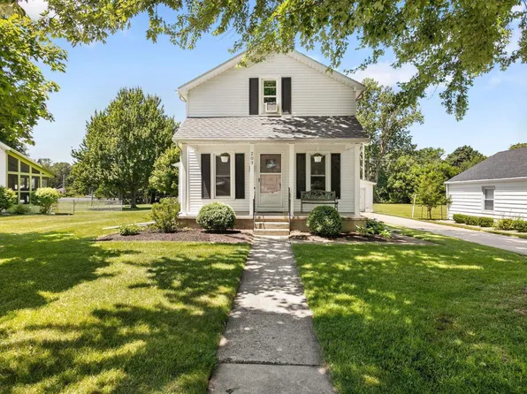 203 N Olive St, Wakarusa, IN 46573