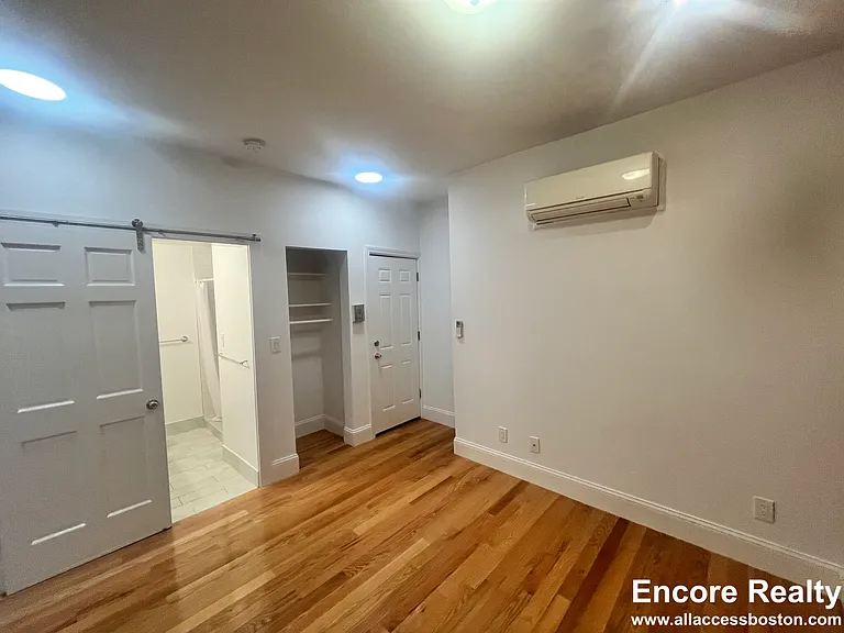 51 Joy St #1R — Photo 7