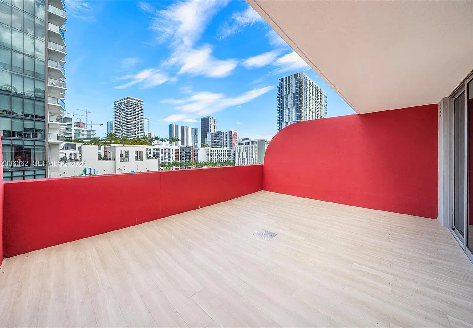 1 bed, 1.0 bath, 598 sqft, $4,000 — Photo 2