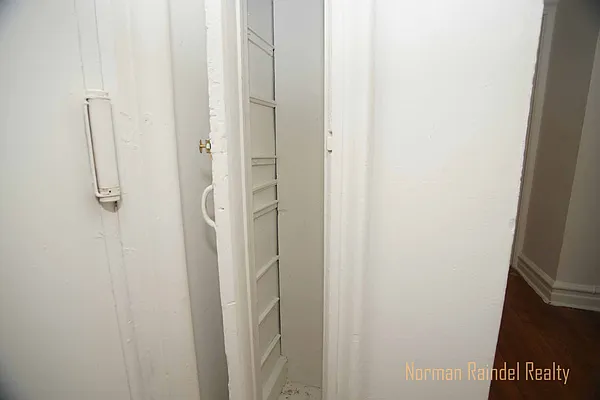 Rented by Norman Raindel, LREB | media 27