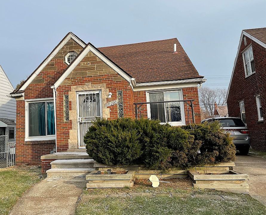 2nd image of 19200 Fairport St