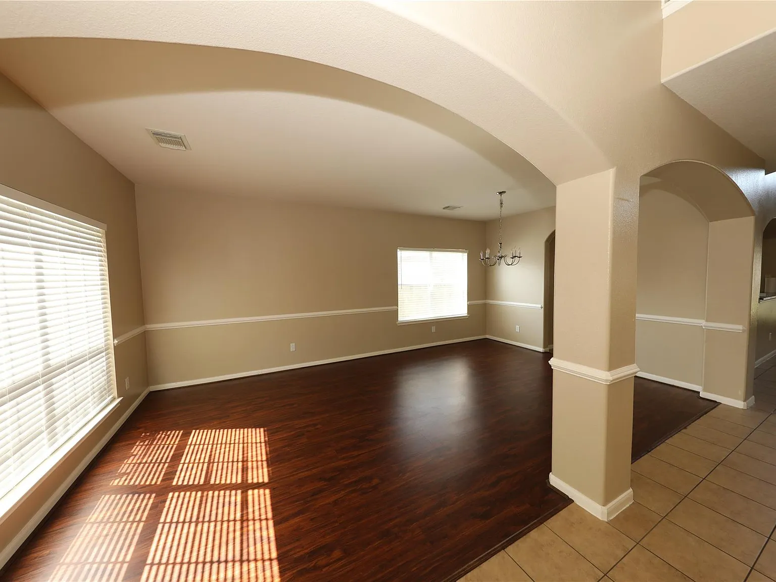 4 bed, 2.5 bath, 2897 sqft, $2,695 — Photo 3