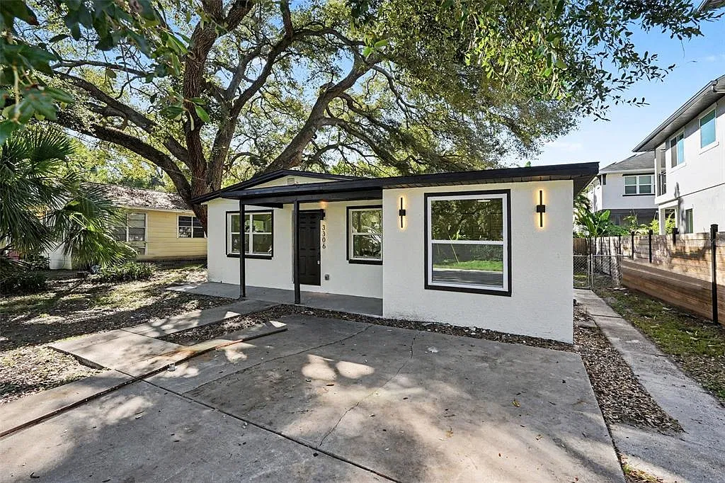 3 bed, 2.0 bath, 1054 sqft, $2,400 — Photo 2