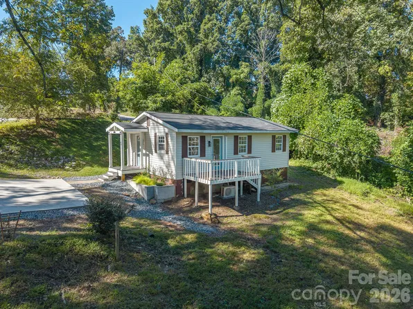 49 E Livingston St, Tryon, NC 28782