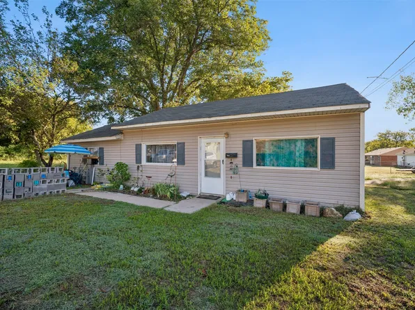 704 N Gertrude Ave, Wagoner, OK 74467