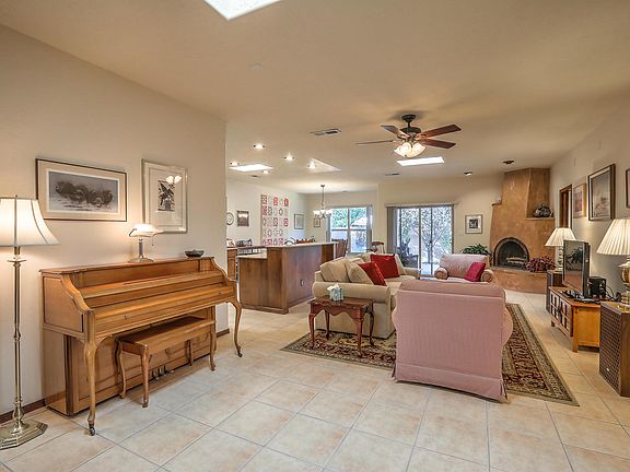 5th image of 1327 Valle Ln NW