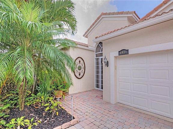 2nd image of 6919 SE Twin Oaks Cir
