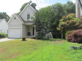 13 Cottage Ln, Niantic, CT 06357
