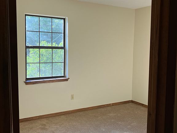 3rd image of 112 S Crow Rd APT A