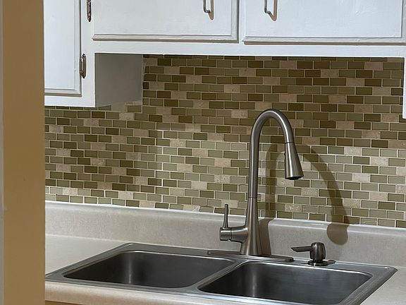5th image of 515 Basswood Ave APT N136