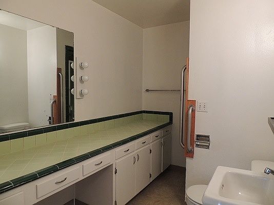 5th image of 551 1/2 Haven St