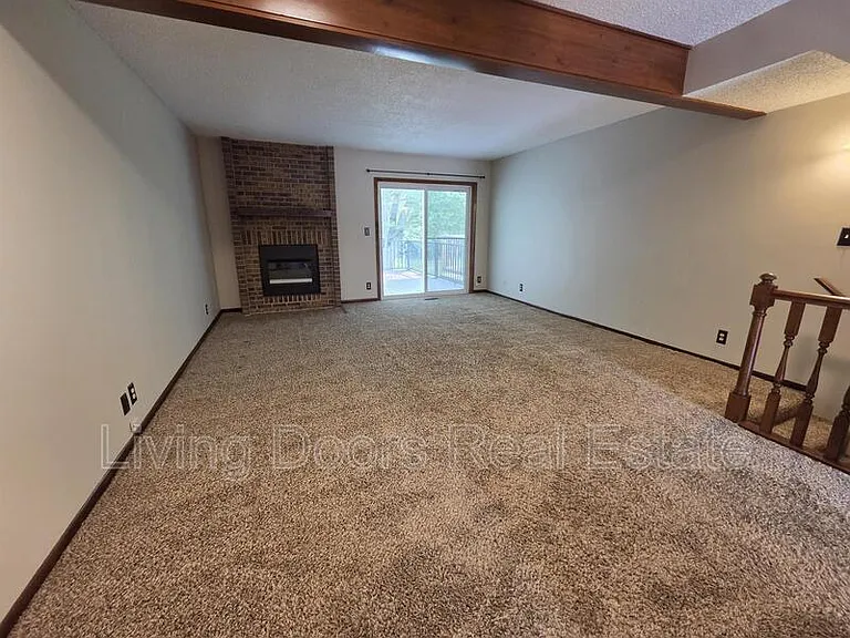 2335 Southwood Pl — Photo 4