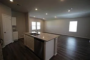 323 Pecos Dr — Photo 5