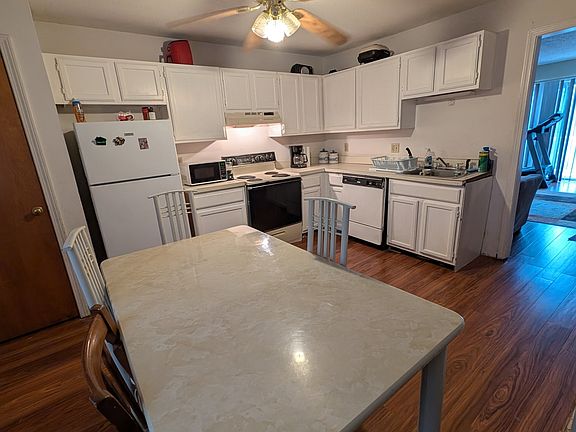 2nd image of 176 Lincoln Street #3