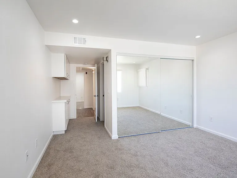 Mission Pacific Apartments — Photo 28
