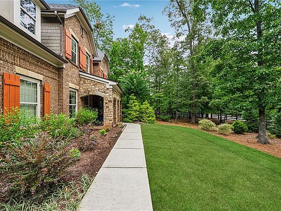 3rd image of 1070 Reece Rd