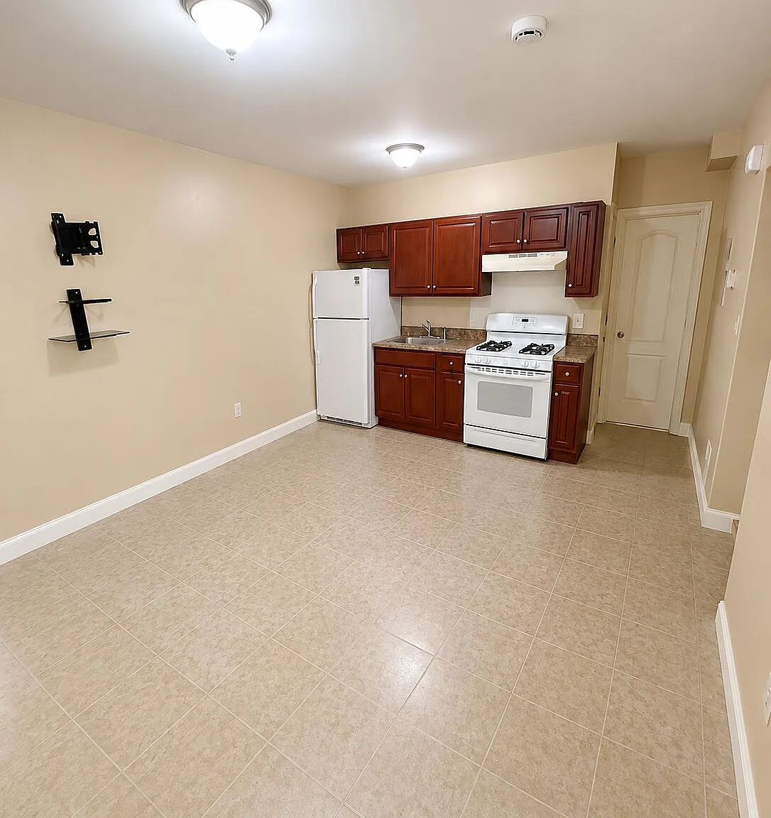 1 bed, 1993 sqft, $1,600 — Photo 3