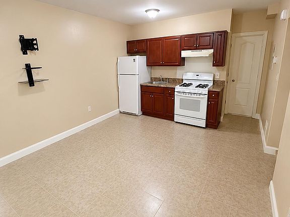3rd image of 618 Rathbun Ave #2