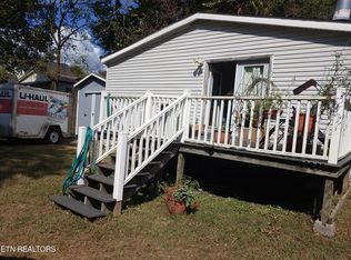 415 Byrd Ave, Harriman, TN 37748