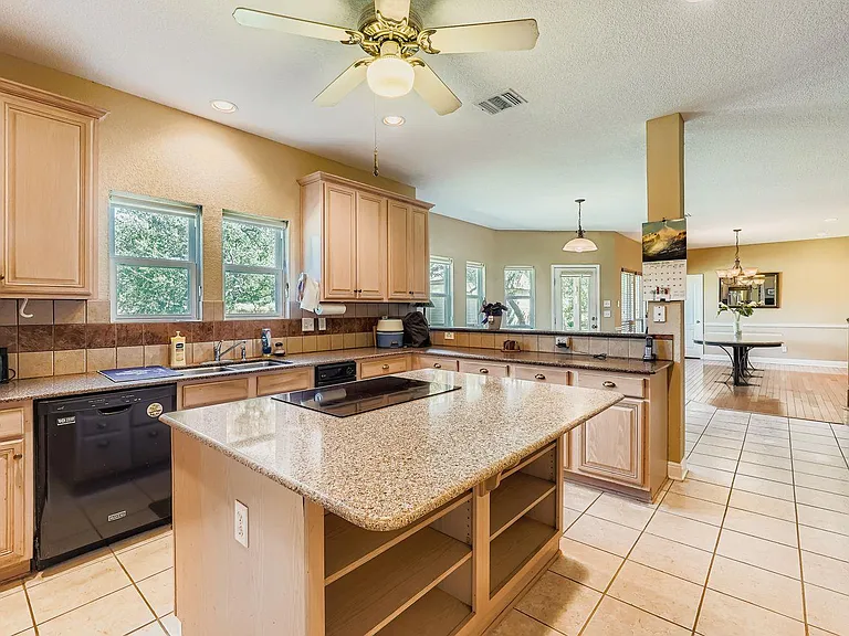 900 Wayside Dr — Photo 6