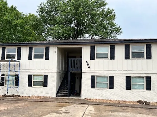 604 SW C St, Bentonville, AR 72712