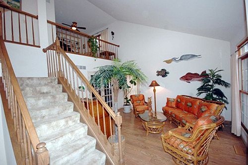 1st image of 1074 Hampshire Ln