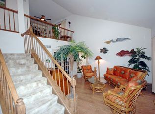 1074 Hampshire Ln, Elgin, IL 60120