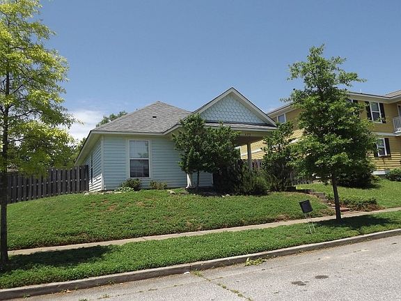 3rd image of 625 Greenlaw Pl