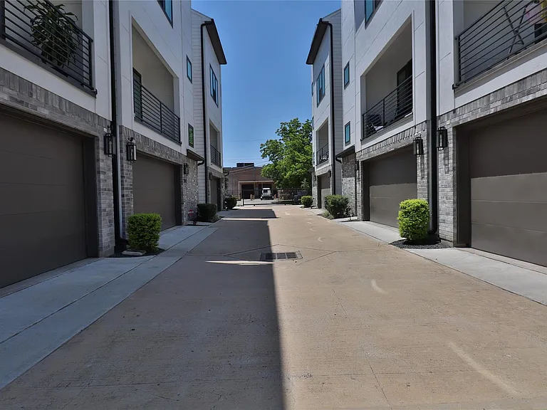 2637 Jackson St — Photo 5