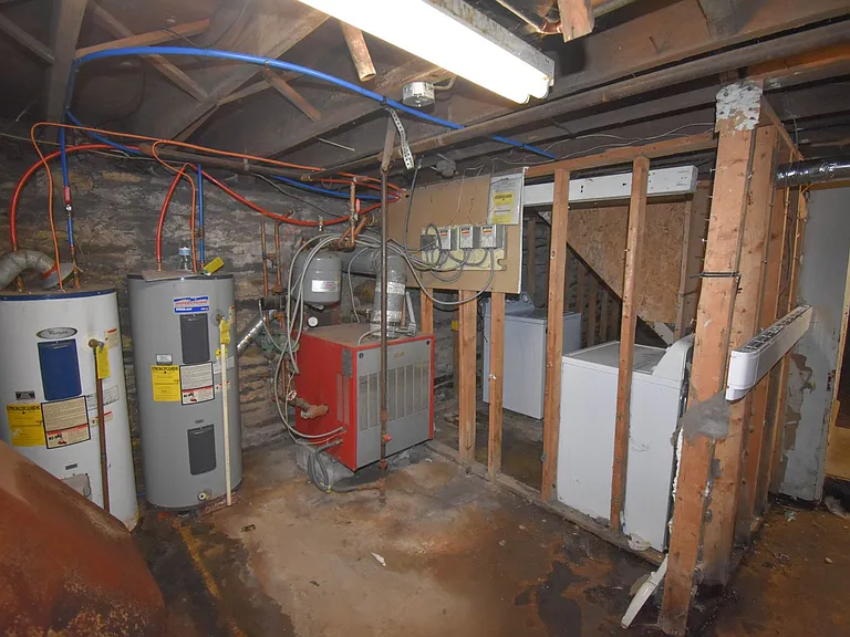 155 N Fairview St — Photo 16
