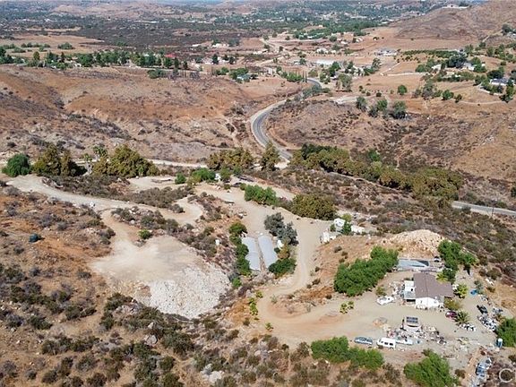 3rd image of 23250 El Nido Rd