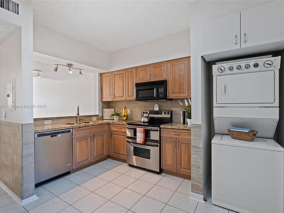 3rd image of 16675 Hemingway Dr #16675