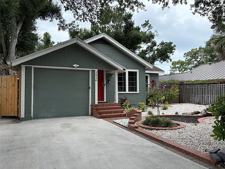2026 Grove St — Photo 36