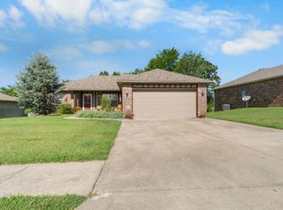 440 Hillbilly Lane, Hollister, MO 65672