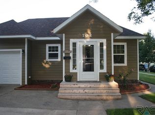 702 N McKenzie St, Luverne, MN 56156
