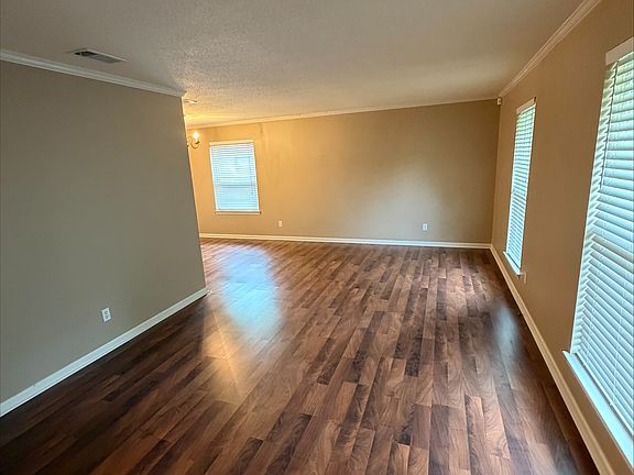 2nd image of 3023 Charter Oak Dr