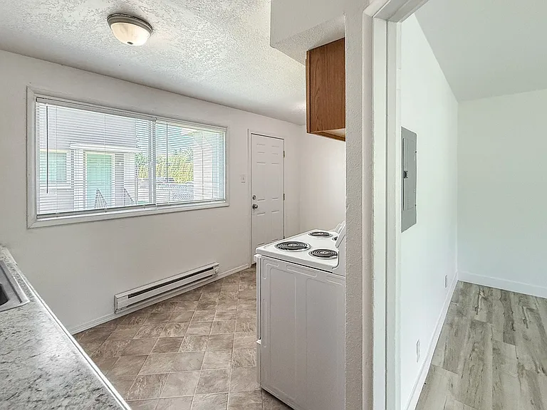 Sun Basin Apartments — Photo 32