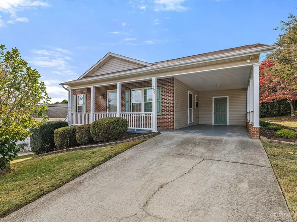 202 Summerfield Ct NE, Lenoir, NC 28645