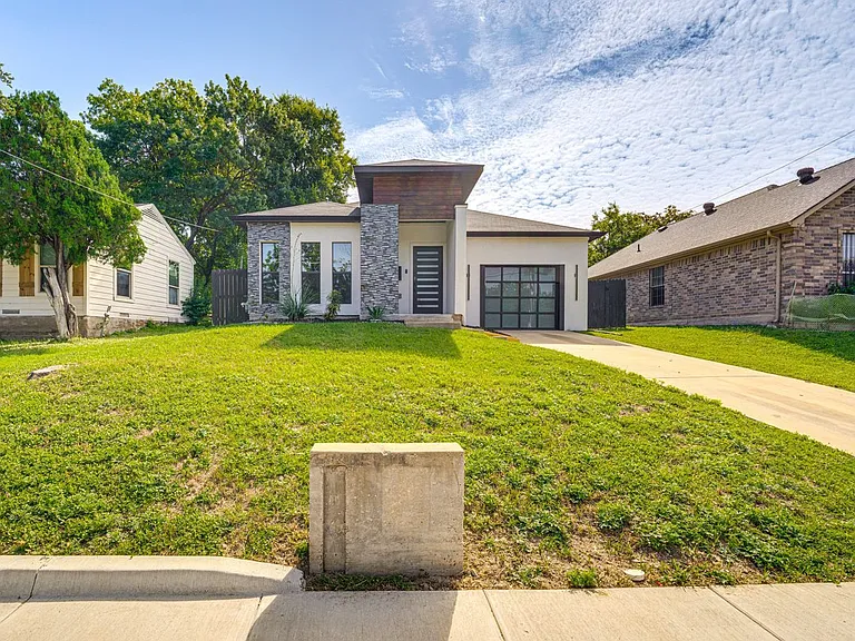 414 Avenue E — Photo 2