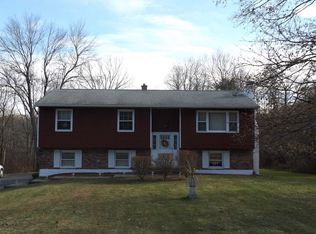 21 Horseshoe Rd, Millbrook, NY 12545