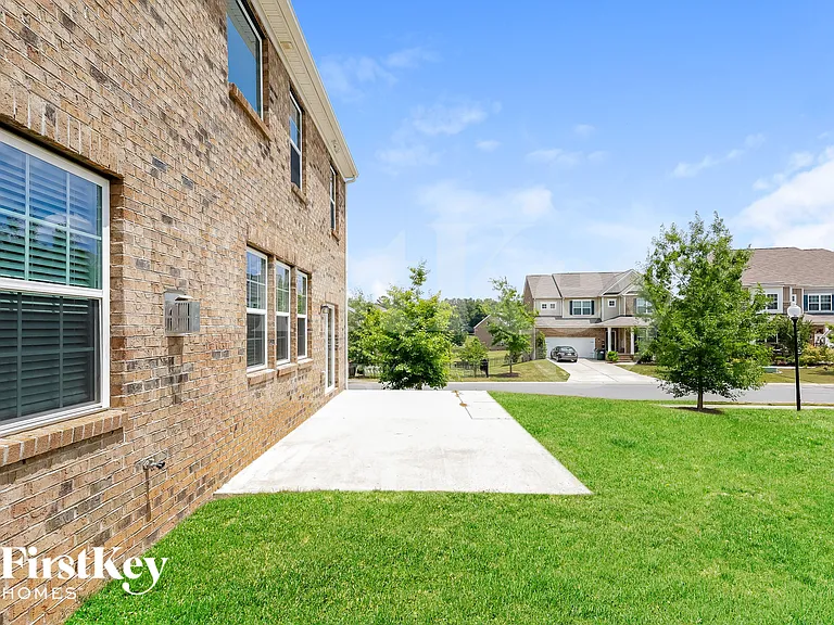 2641 Kinmere Dr — Photo 15