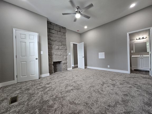 5th image of 319 E Trinity Ln #A