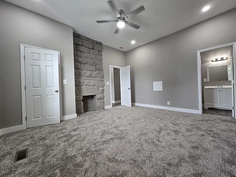 319 E Trinity Ln #A — Photo 4