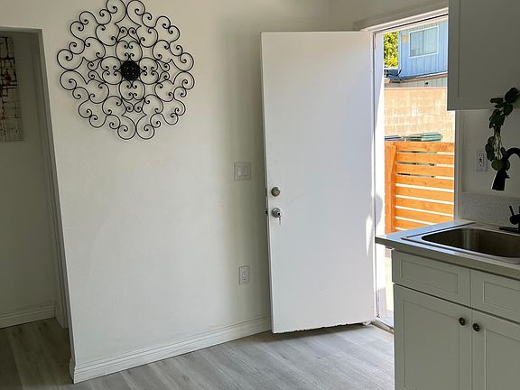 4th image of 467 Hervey Ave #467B1