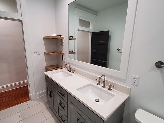 5th image of 8 N Mulberry St #8