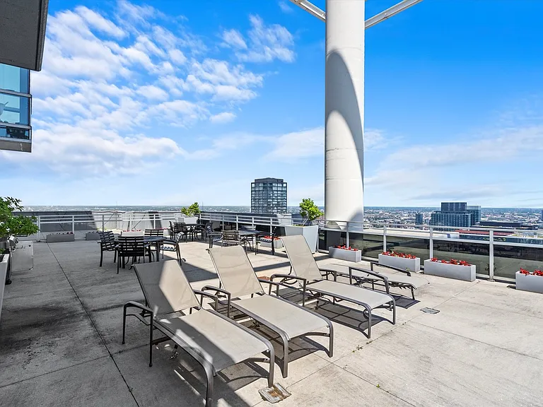 737 W Washington Blvd #2804 — Photo 26