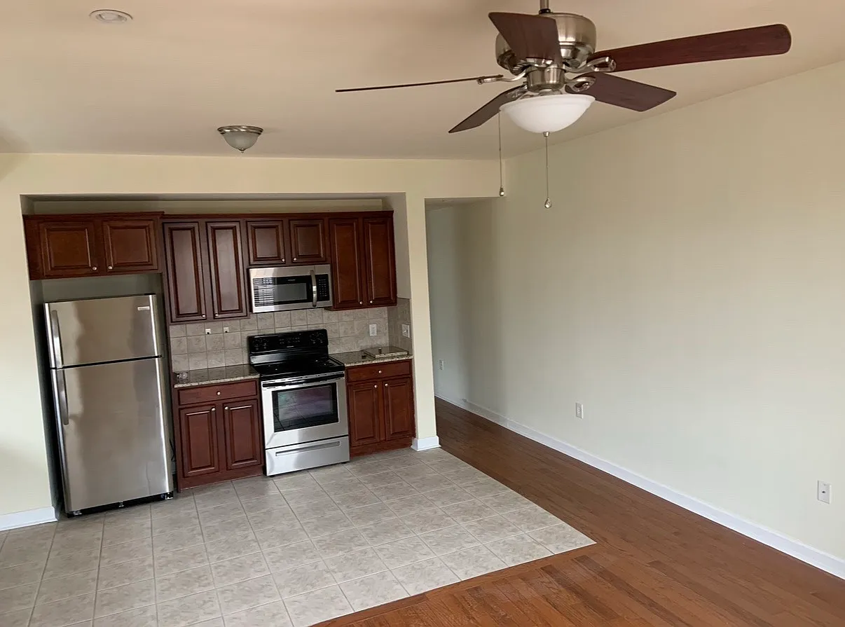 2 bed, 1700 sqft, $1,550 — Photo 2