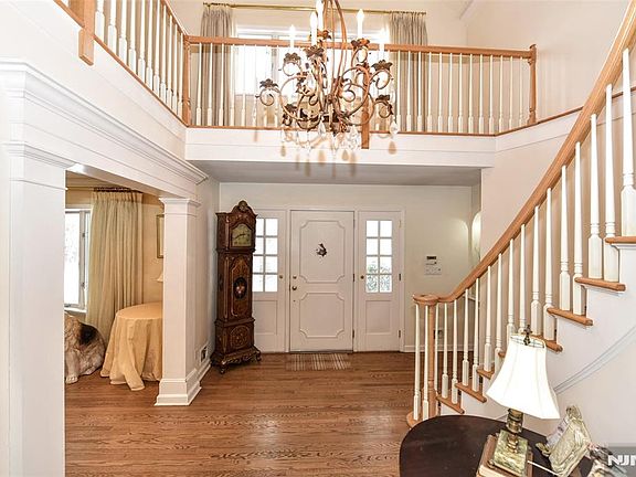 3rd image of 30 Chestnut Ridge Rd